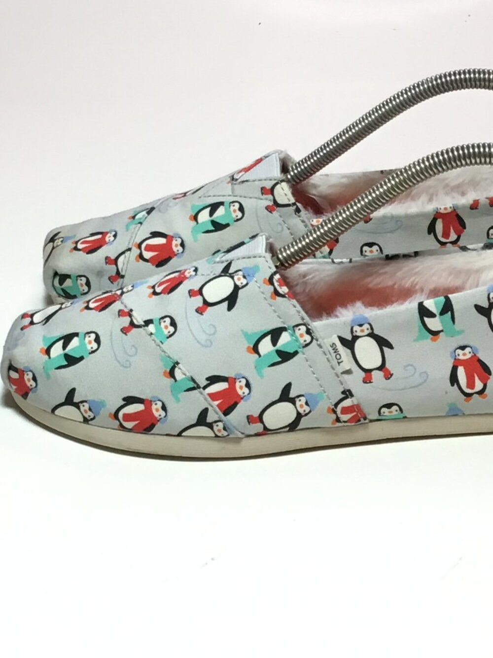 Women’s Sz 8 TOMS Alpargata Penguin Print Faux Fur Lined Slip-On Shoes Cozy Cute